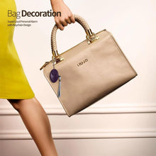 Load image into Gallery viewer, MUTUAL Taschenalarm Persönlicher Alarm 140DB Panikalarm taschenlampe schlüsselanhänger für Frauen Mädchen und ältere Menschen, Rosa